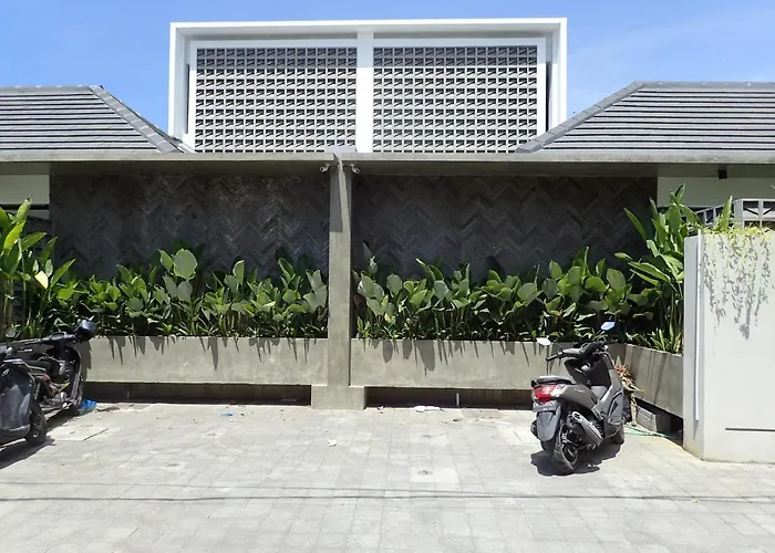 Hujan 2 Seminyak