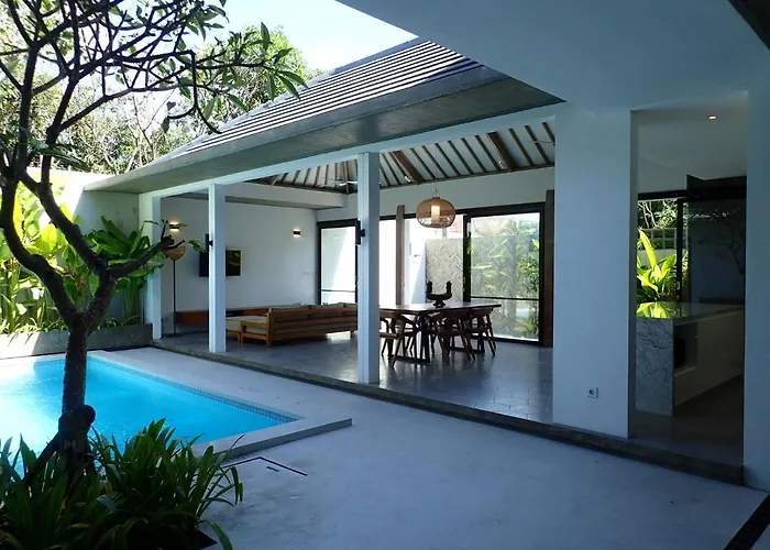 Hujan 2 Villa Seminyak